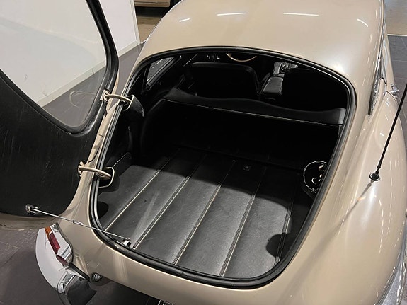 Jaguar E-TYPE 10 of 16
