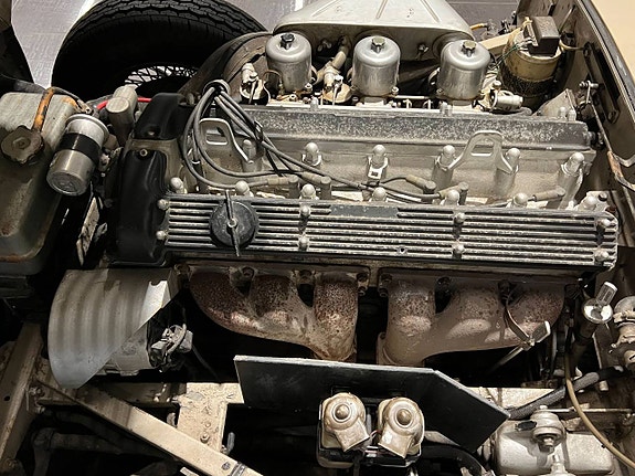 Jaguar E-TYPE 13 of 16