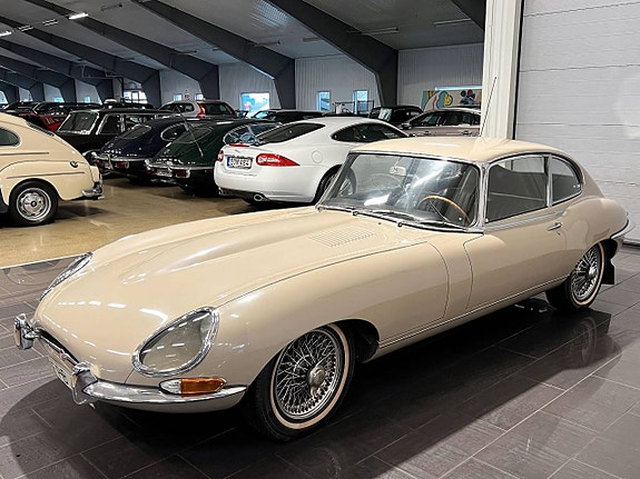Jaguar E-TYPE 4 of 5