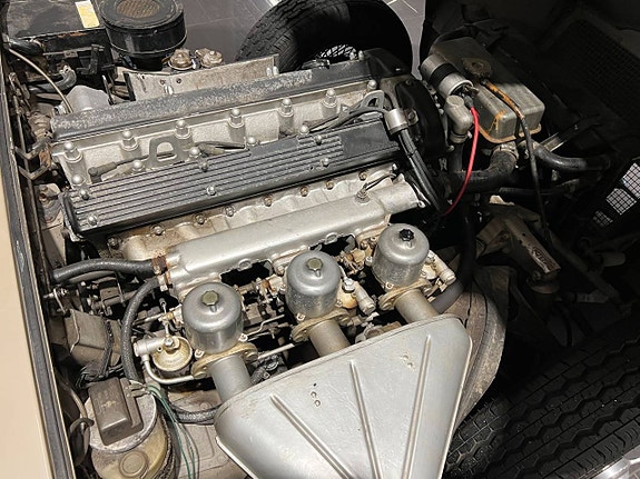 Jaguar E-TYPE 15 of 16