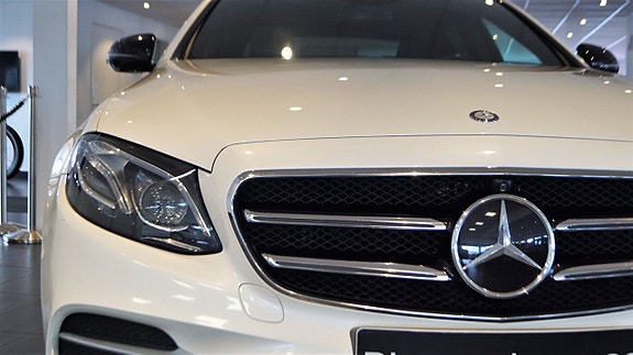 Mercedes-Benz E350 d 2 of 5