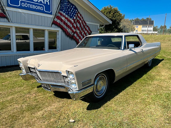 Cadillac Deville 8 of 14