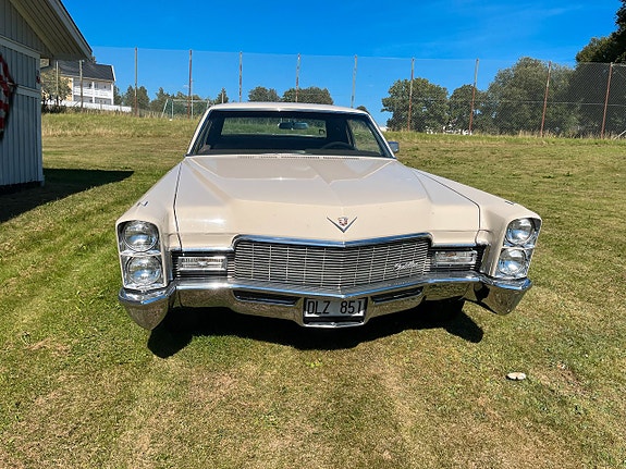 Cadillac Deville 7 of 14