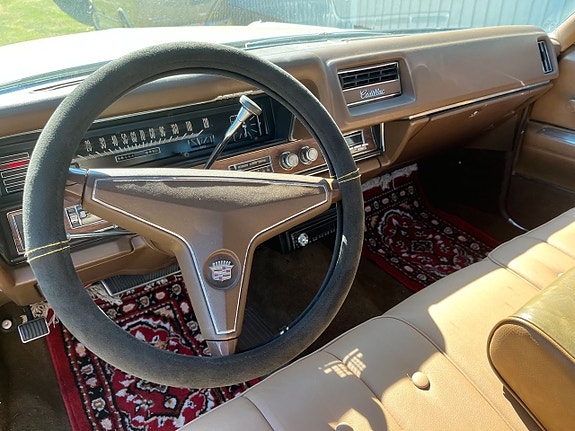 Cadillac Deville 11 of 14
