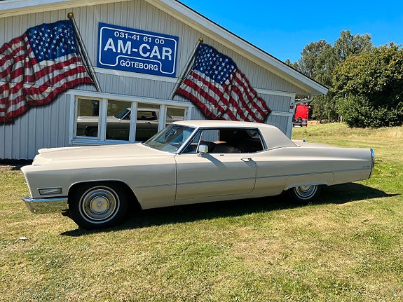 Cadillac Deville 2 of 14