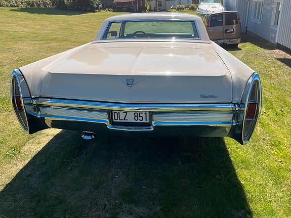 Cadillac Deville 5 of 14
