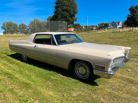 Cadillac Deville 6 of 14