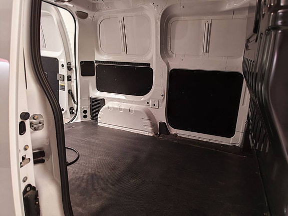 Nissan e-NV200 7 of 7