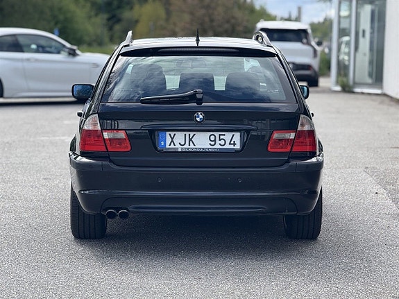 BMW 330i 15 of 16