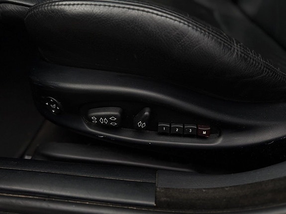 BMW 330i 13 of 16