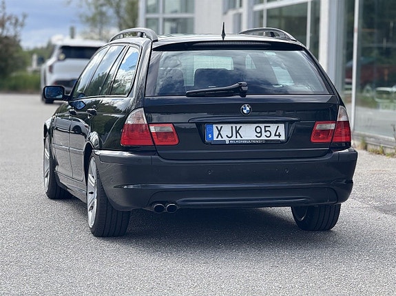 BMW 330i 14 of 16