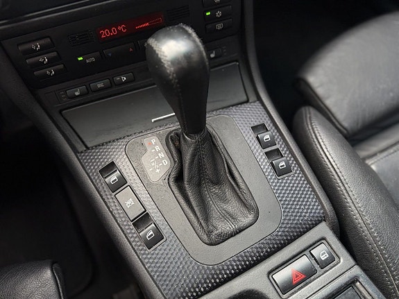 BMW 330i 10 of 16