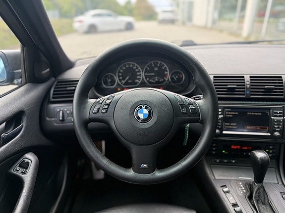 BMW 330i 9 of 16