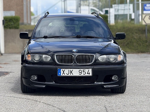 BMW 330i 2 of 16