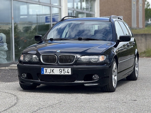BMW 330i 3 of 16