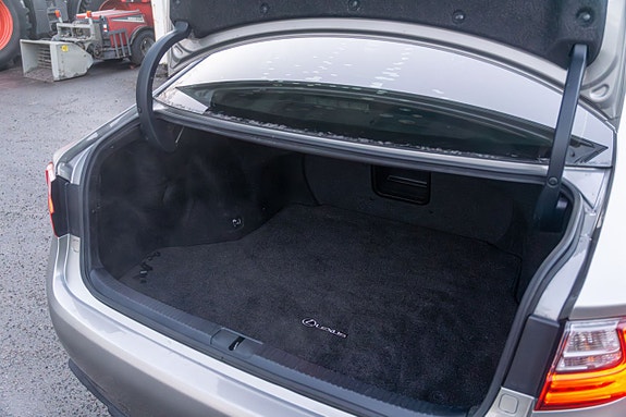 Lexus ES350e 13 of 13