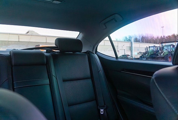 Lexus ES350e 12 of 13