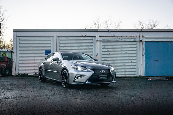 Lexus ES-Serie 4 of 5