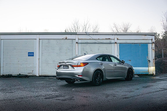 Lexus ES350e 6 of 13