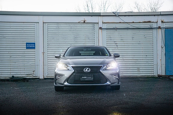 Lexus ES-Serie 3 of 5