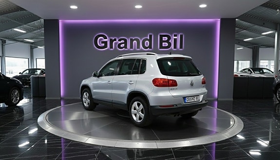 Volkswagen Tiguan 3 of 5