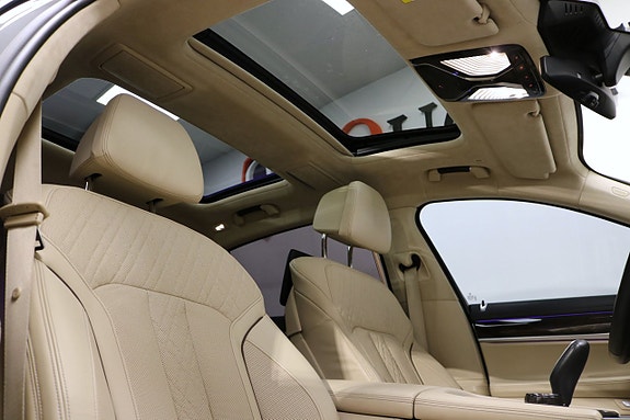 BMW 750Li 14 of 29