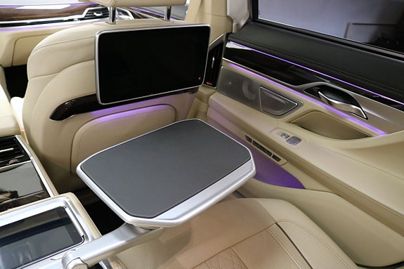 BMW 750Li 20 of 29