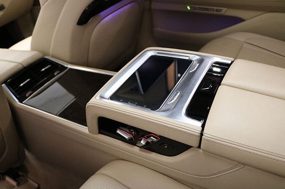 BMW 750Li 18 of 29