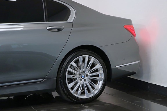 BMW 750Li 29 of 29
