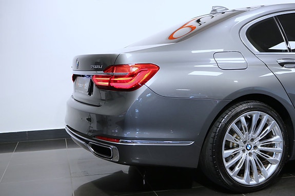 BMW 750Li 27 of 29