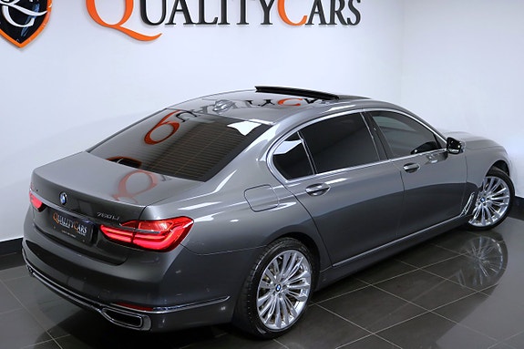 BMW 750Li 24 of 29