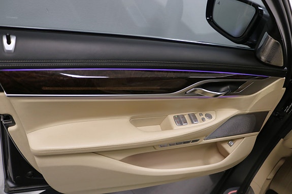 BMW 750Li 7 of 29