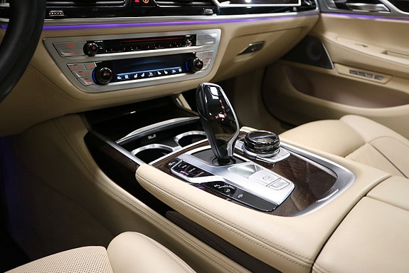 BMW 750Li 10 of 29