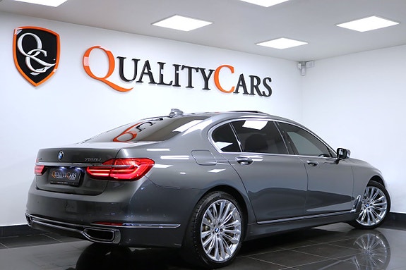 BMW 750Li 3 of 5