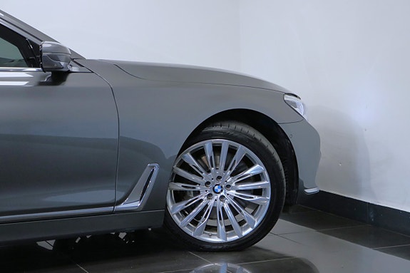 BMW 750Li 28 of 29