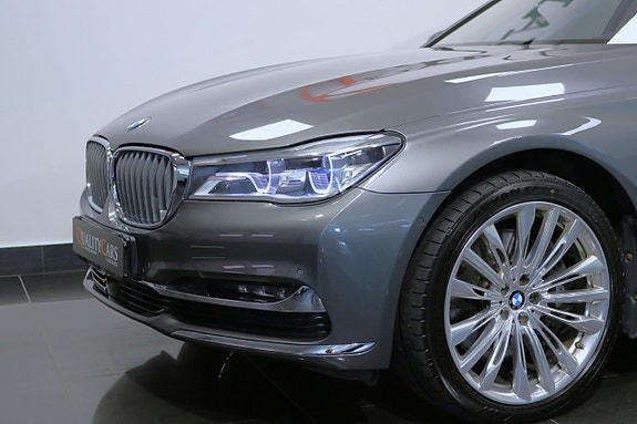 BMW 750Li 26 of 29