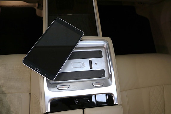 BMW 750Li 19 of 29