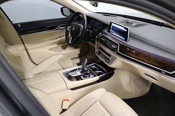 BMW 750Li 12 of 29