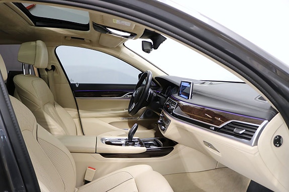 BMW 750Li 13 of 29