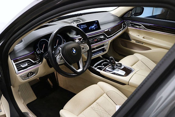 BMW 750Li 8 of 29