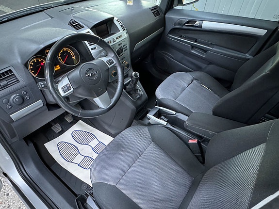 Opel Zafira 8 of 24