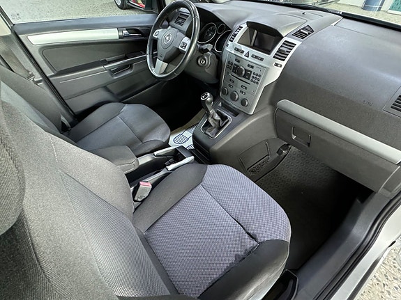 Opel Zafira 12 of 24