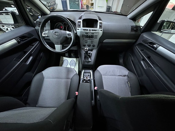 Opel Zafira 9 of 24