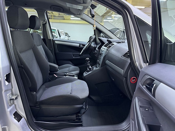 Opel Zafira 17 of 24
