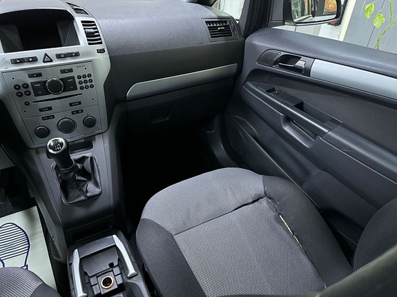 Opel Zafira 13 of 24