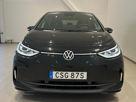 Volkswagen ID.3 2 of 5