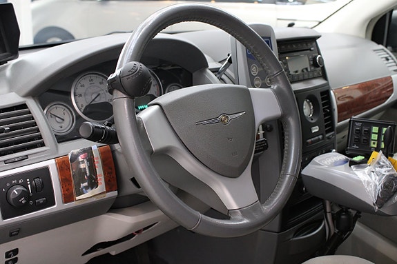 Chrysler Town & Country 17 of 17