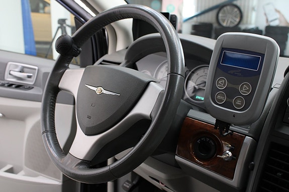 Chrysler Town & Country 15 of 17