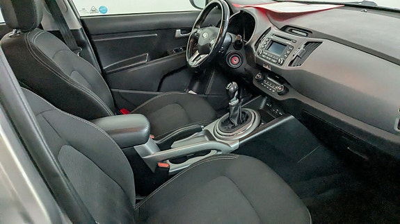 Kia Sportage 2 of 5