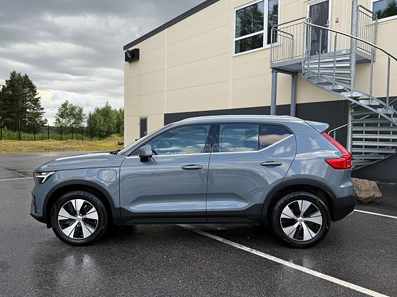 Volvo XC40 3 of 5